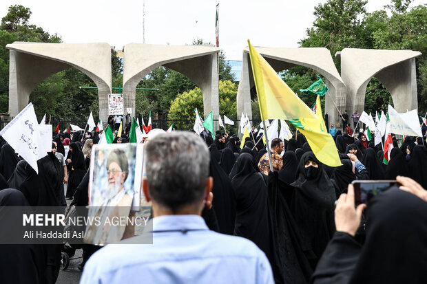 راهپیمایی دختران انقلاب