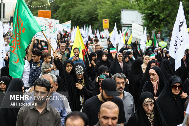 راهپیمایی دختران انقلاب