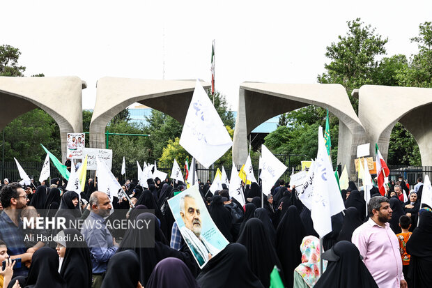 راهپیمایی دختران انقلاب