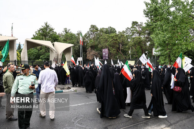 راهپیمایی دختران انقلاب