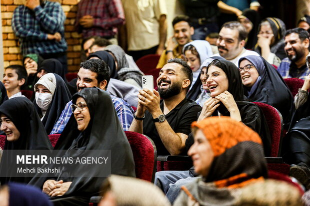 محفل طنز قمپز حوزه هنری استان قم