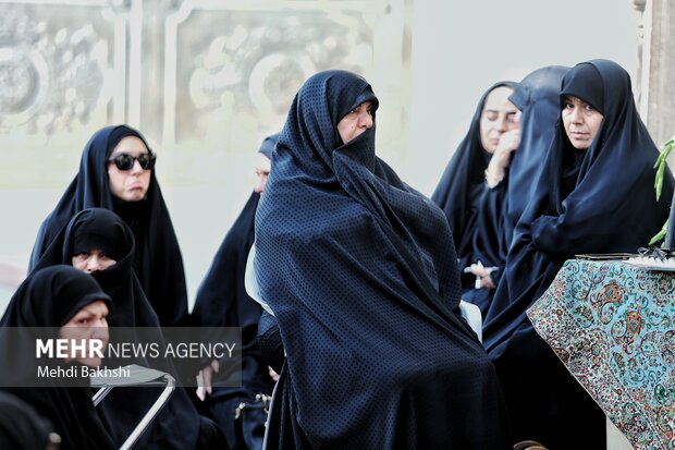 مراسم ترحیم ارتحال آیت الله یوسف پور در حرم بانوی کرامت