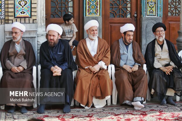 مراسم ترحیم ارتحال آیت الله یوسف پور در حرم بانوی کرامت