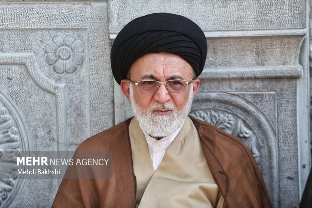 مراسم ترحیم ارتحال آیت الله یوسف پور در حرم بانوی کرامت