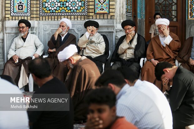 مراسم ترحیم ارتحال آیت الله یوسف پور در حرم بانوی کرامت