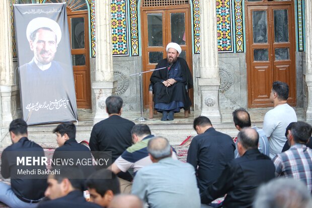 مراسم ترحیم ارتحال آیت الله یوسف پور در حرم بانوی کرامت