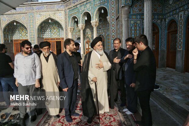 مراسم ترحیم ارتحال آیت الله یوسف پور در حرم بانوی کرامت