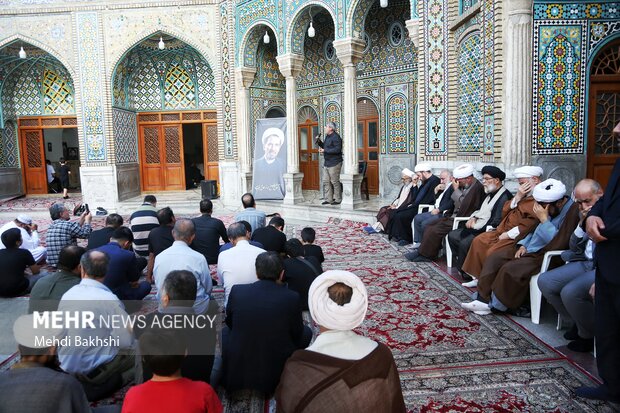 مراسم ترحیم ارتحال آیت الله یوسف پور در حرم بانوی کرامت