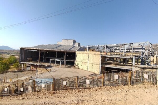 تالار 17 ساله یاسوج؛آهن های درهم تنیده ای که فرهنگ و هنر را طلسم کردند