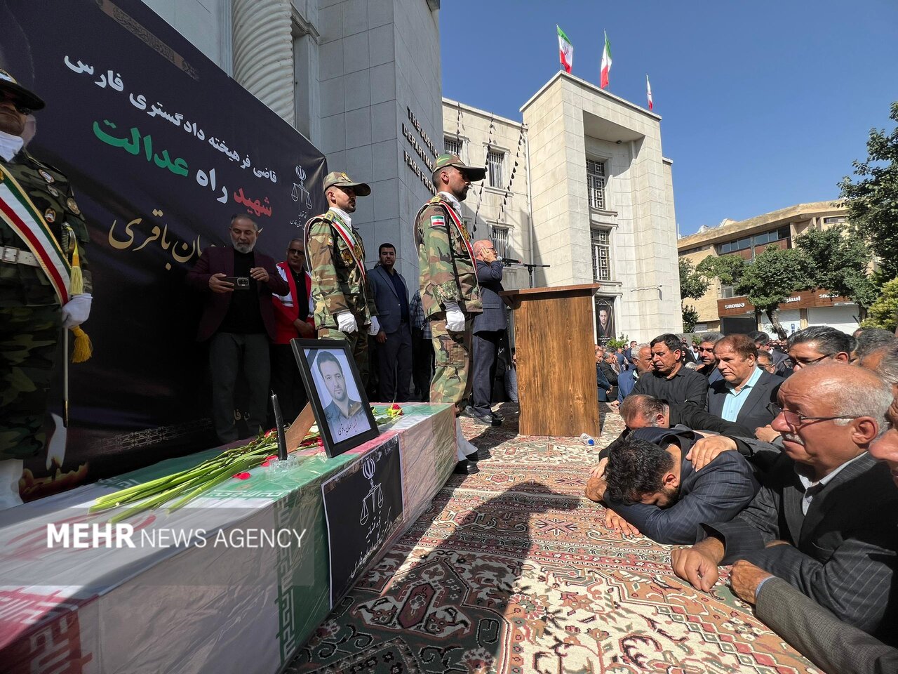 برگزاری آئین تشییع پیکر «قاضی شهید احسان باقری» در شیراز