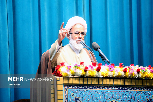 محبت خانوادگی باید همراه با تقوا باشد محبت خانوادگی باید همراه با تقوا باشد