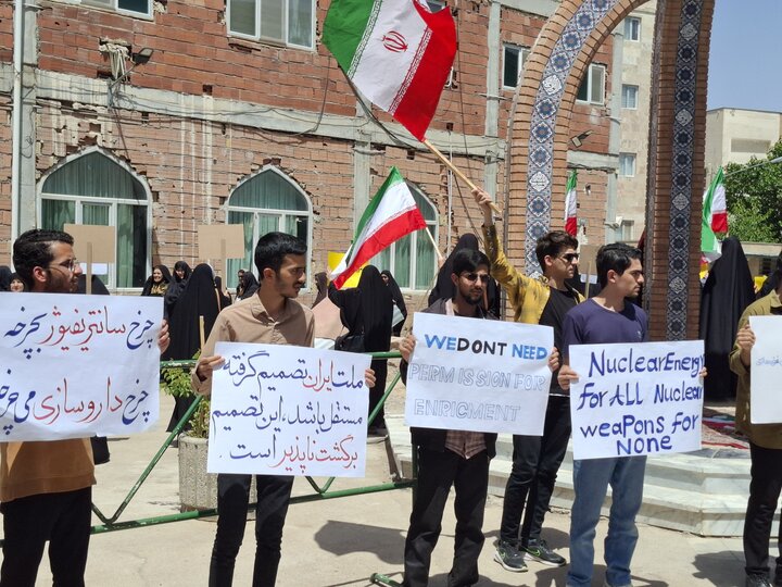 حرکت خودجوش دانشجویان بجنوردی در حمایت از حق غنیسازی هستهای