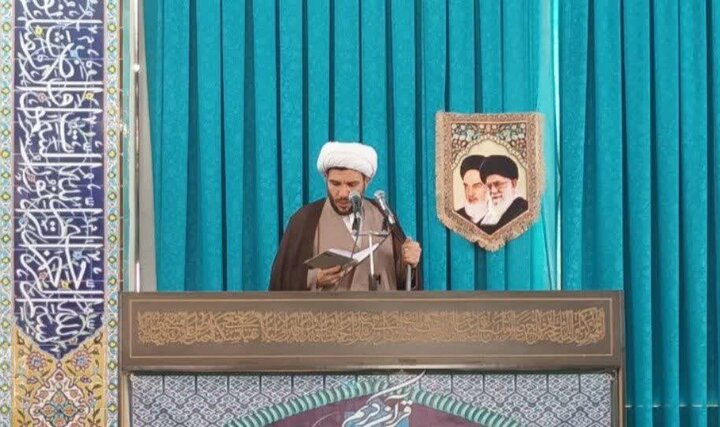 مبارزه با فساد و حضور در میان مردم سرلوحه اقدامات استانداران باشد