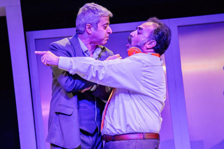 مخاطب خودش را در این نمایش میبیند؛ «به یک قاتل ساده نیازمندیم»!