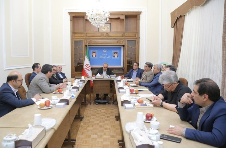 لزوم تعامل حداکثری تشکلهای کارگری و کارفرمایی
