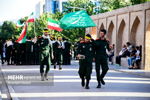کاروان «عاشقان حسيني؛ زائران خميني» در اصفهان