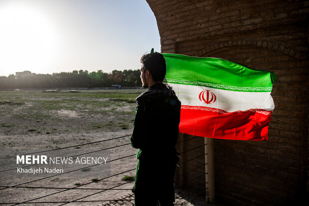 کاروان «عاشقان حسيني؛ زائران خميني» در اصفهان