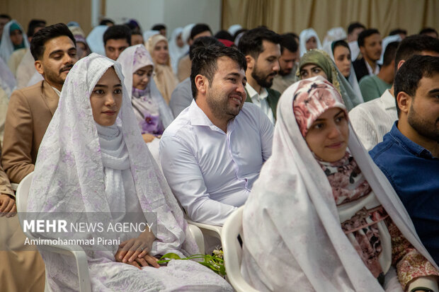 جشن ازدواج ۳۲۵ زوج جوان در حرم حضرت فاطمه معصومه(س)