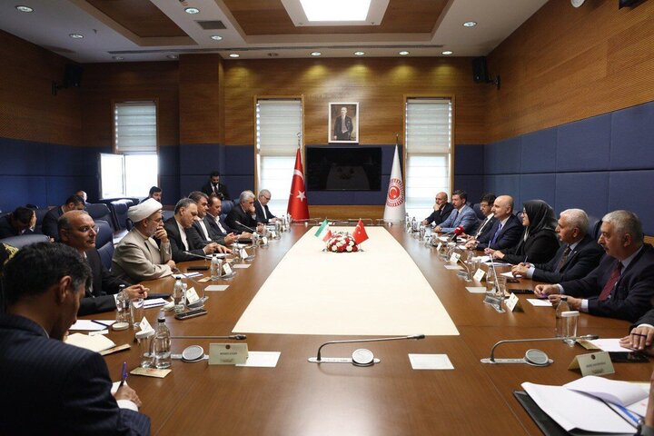 Iran resolved to develp trade ties with neighboring Turkey