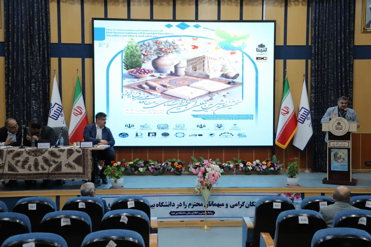 چالش تمایز ایران فرهنگی با ایران سیاسی؛ زبان فارسی ستون هویت ایرانی