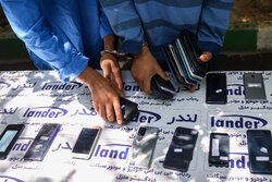 دستگیری باند سارقان تلفن همراه در فردیس