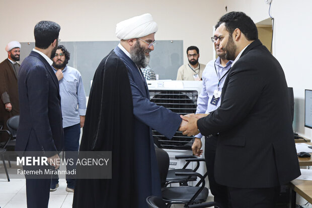 بازدیدحجت‌الاسلام محمد قمی ازمحل آزمون استخدامی سازمان تبلیغات اسلامی