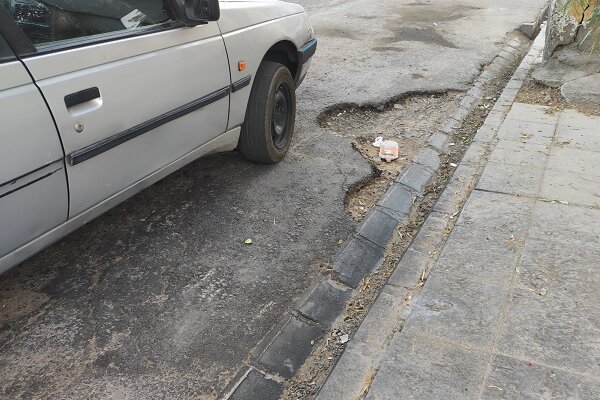 درماندگی مردم زاهدان از آسفالت ضعیف و شرایط نامناسب معابر