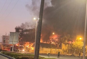 آتش‌سوزی در فروشگاه میلاد شاهین‌شهر؛ یک نفر مصدوم شد