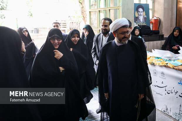 تجدید بیعت بانوان فعال فرهنگی با آرمان های امام خمینی (ره)