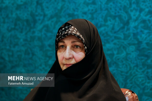 تجدید بیعت بانوان فعال فرهنگی با آرمان های امام خمینی (ره) تجدید بیعت بانوان فعال فرهنگی با آرمان های امام خمینی (ره)
