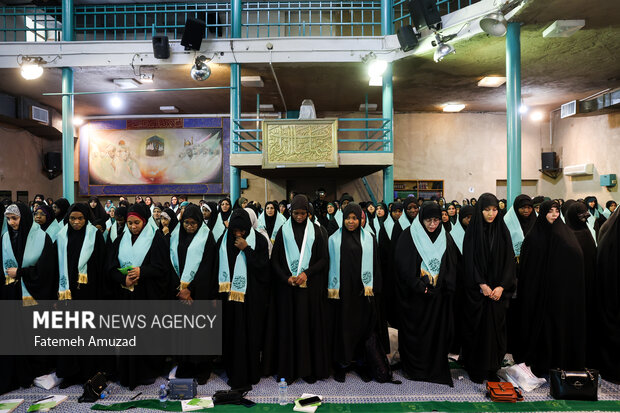 تجدید بیعت بانوان فعال فرهنگی با آرمانهای امام و انقلاب تجدید بیعت بانوان فعال فرهنگی با آرمانهای امام و انقلاب