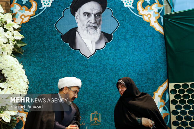 تجدید بیعت بانوان فعال فرهنگی با آرمان های امام خمینی (ره)