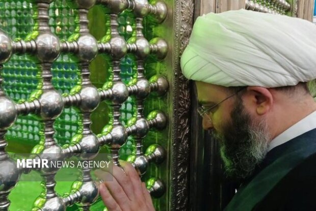تجدید میثاق رئیس سازمان تبلیغات با آرمانهای امام راحل(ره) در حرم مطهر
