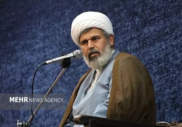 استمرار انقلاب اسلامی از بزرگ‌ترین دستاوردهای امام خمینی(ره) است