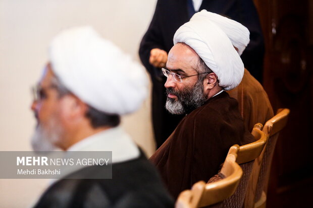 رونمایی از کتاب چشمه سار حسن