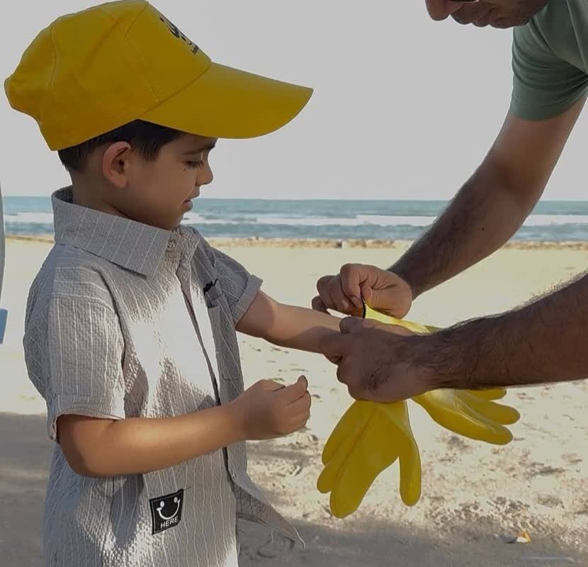 مشارکت مردمی برای حفظ محیط زیست؛ ساحل بندر دیر پاکسازی شد