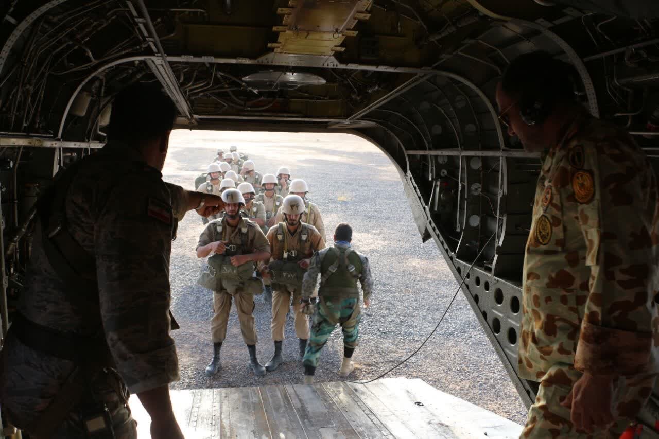 خلبانان برگزیده هوانیروز کشور در اصفهان رقابت کردند