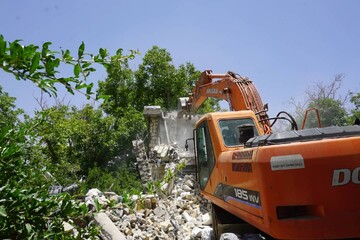 تخریب بخشی از ساخت‌ و سازهای غیرقانونی در باغات قصردشت شیراز