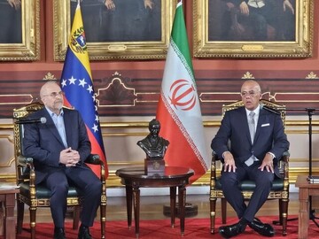 İran ve Venezuela meclis başkanları arasında görüşme