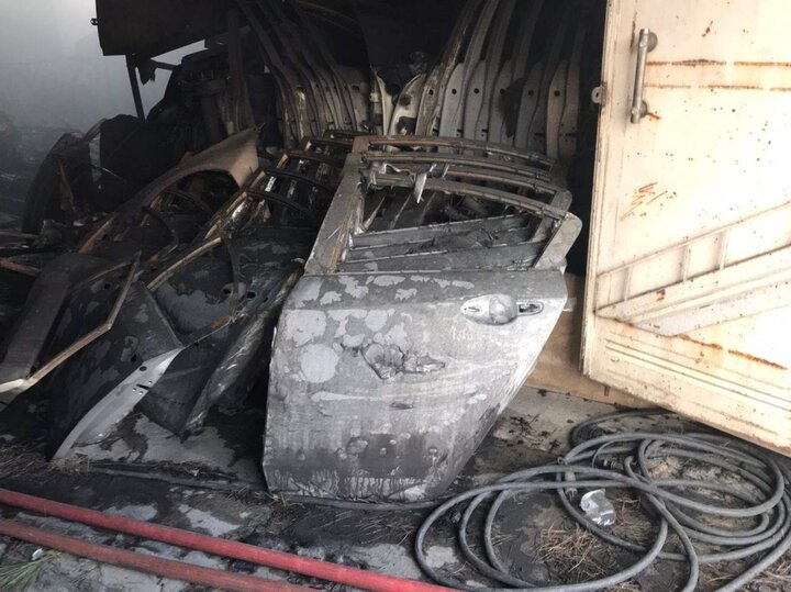 مهار آتشسوزی در یک انبار لوازم یدکی در جاده قدیم کرج