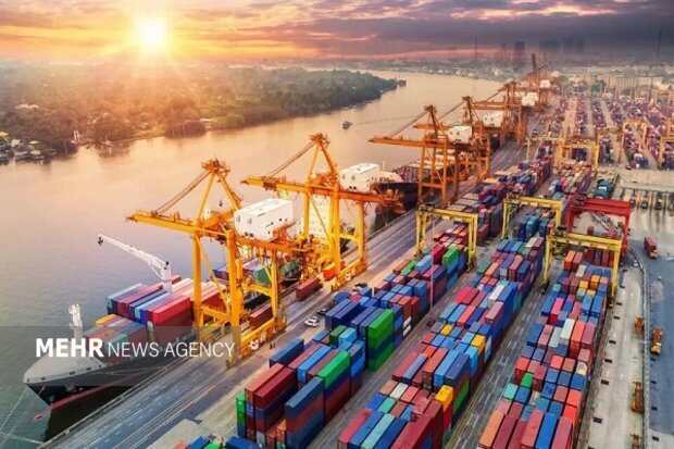 صادرات إيران غير النفطية تصل إلى 8 مليارات و241 مليون دولار