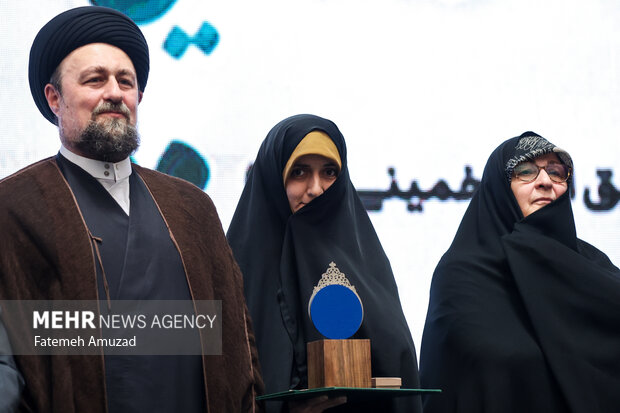 گردهمایی بزرگ مولفین و پژوهشگران حوزه اندیشه امام خمینی (ره)