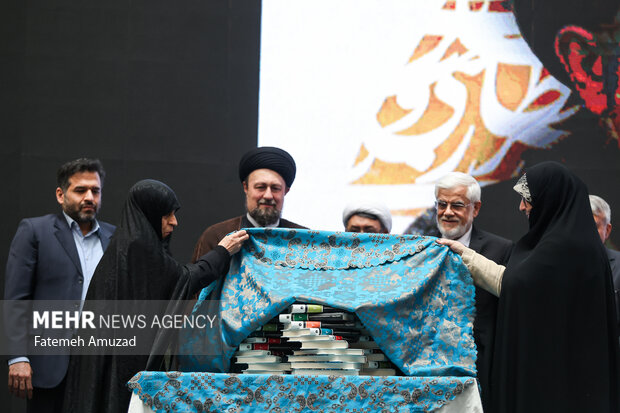 گردهمایی بزرگ مولفین و پژوهشگران حوزه اندیشه امام خمینی (ره)