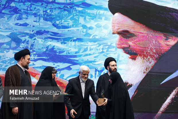 گردهمایی بزرگ مولفین و پژوهشگران حوزه اندیشه امام خمینی (ره)