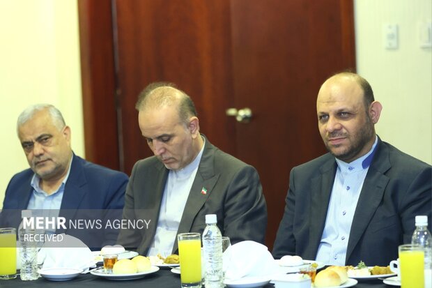 نشست رئیس مجلس شورای اسلامی با نمایندگان ادیان توحیدی