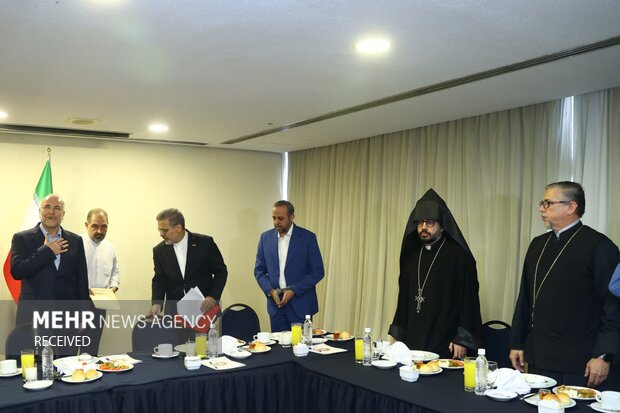 نشست رئیس مجلس شورای اسلامی با نمایندگان ادیان توحیدی