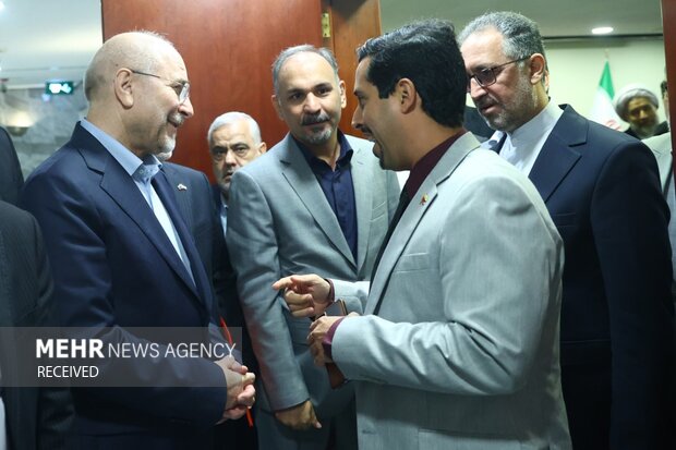 نشست رئیس مجلس شورای اسلامی با نمایندگان ادیان توحیدی