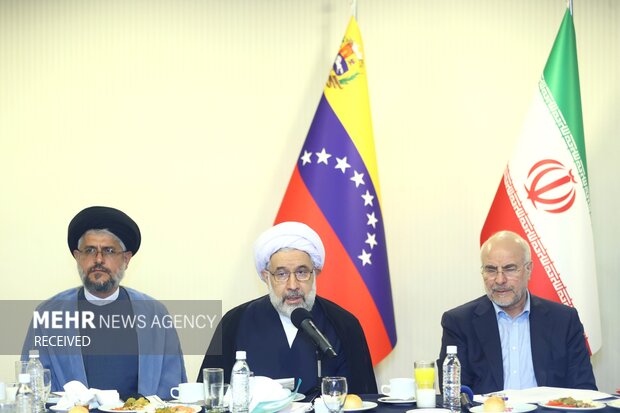 نشست رئیس مجلس شورای اسلامی با نمایندگان ادیان توحیدی
