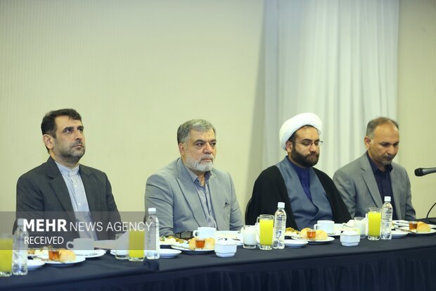 نشست رئیس مجلس شورای اسلامی با نمایندگان ادیان توحیدی
