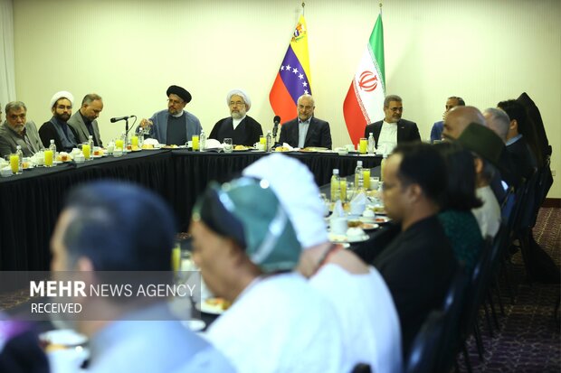 نشست رئیس مجلس شورای اسلامی با نمایندگان ادیان توحیدی